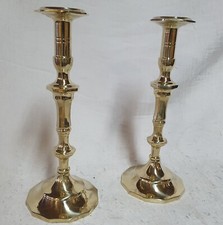 Paire de bougeoirs flambeaux