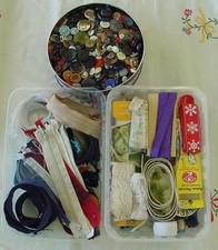 LOT D'ACCESSOIRES DE MERCERIE 