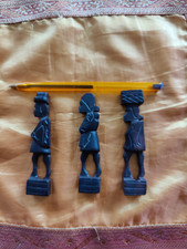 3  petites statuettes