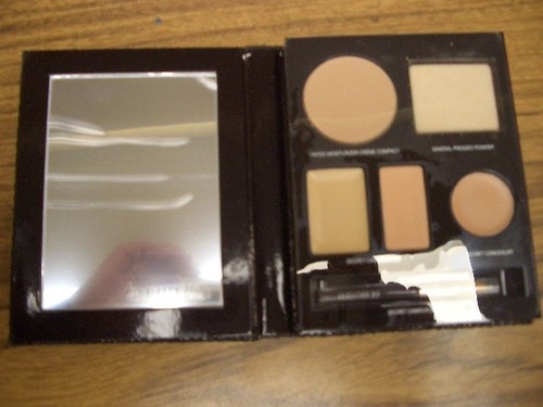 Laura mercier the flawless - laura,