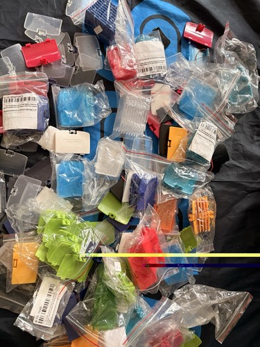 Lot 10 cache pile - ,