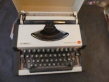 MACHINE A ECRIRE PORTATIVE