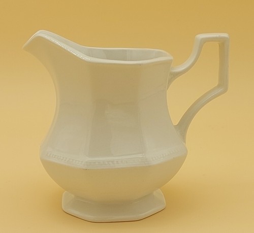 Pot lait faience blanche - pot, a