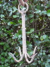 ancien crochet cherche-puit , ancre en fer forgé , H 33 cm , esse grapin déco ..