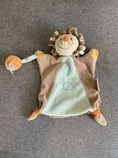 DOUDOU MARIONNETTE HÉRISSON NATTOU LITTLE GARDEN MARRON ORANGE BLEU 25CM