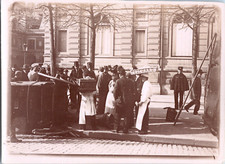 Paris, accident, voiture calèche couchée au sol Vintage silver print  Tirage c