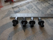 4 Essieux de Roues Noires