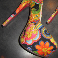 Chaussure à talon aiguille compensé de soirée psyché style fleurs 1970s