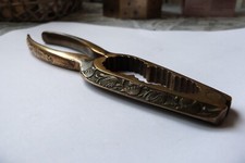 ancien casse noix en bronze