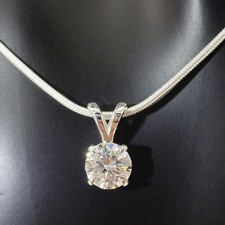 Pendentif solitaire diamant