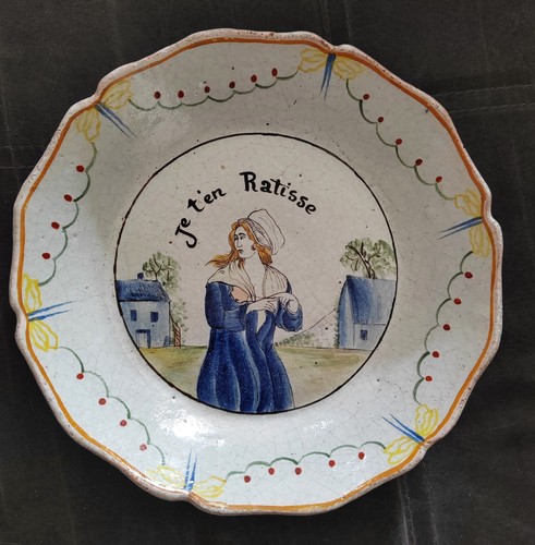 Curieuse assiette nevers - assiette,