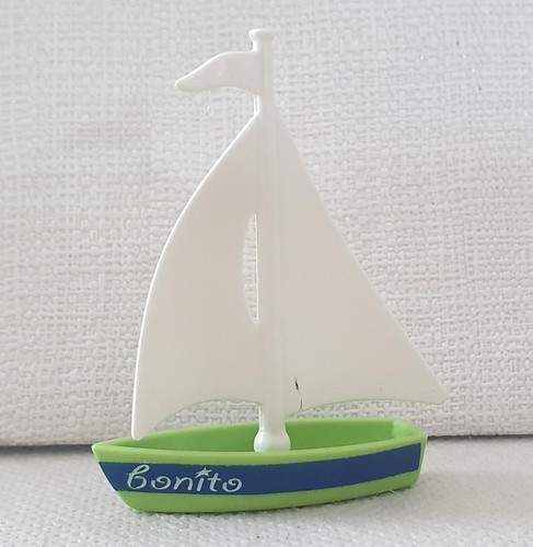 Voilier bateau coque verte - verte, et