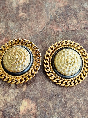 Boucles oreilles de - d’oreilles,