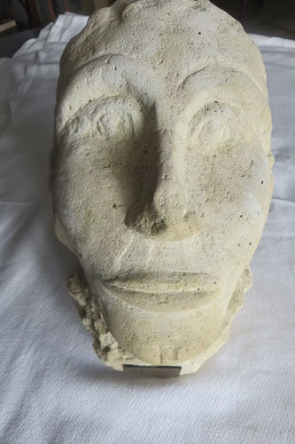 Visage pierre sculptée - en,