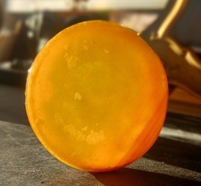 rare petite boîte à mouches XVIII° en corne blonde translucide 72 mm 20 gr