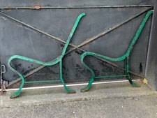Paire d'anciens pieds de banc