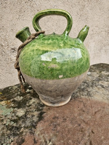 Ancienne cruche eau - eau, terre