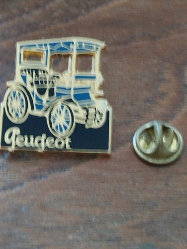 Pin des musées - pin's., peugeot