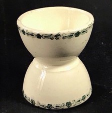 Coquetiers Terre De Fer Orné De Frisés Végétale