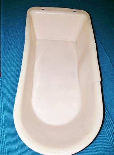 Ancienne petite baignoire - ancienne,