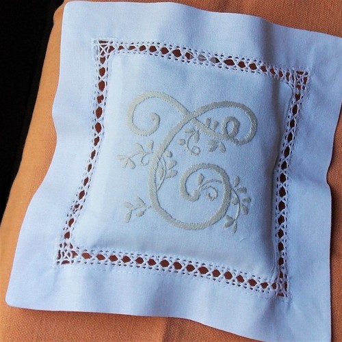 Coussin sachet brode - coussin,