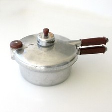 Très ancienne cocotte minute MARCALU CAROLINE - Auto cuiseur des années 50