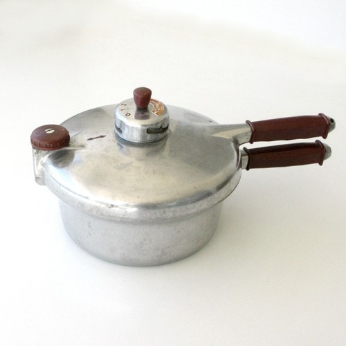 Très ancienne cocotte minute