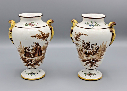 Ancienne paire vases sur - de,