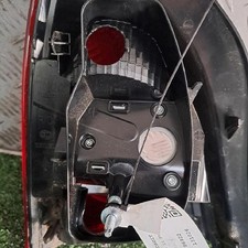 Feu arriere principal droit