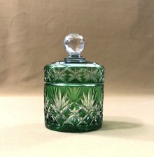 boite ronde en cristal overlay SAINT LOUIS doublé VERT modèle MASSENET 10,5 cm