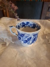 petite tasse a café  en faïence de Creil et Montereau modèle Flora