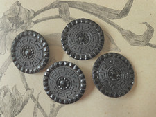 4 Grands boutons anciens en