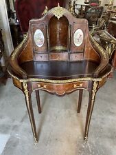 Bureau de toilette français raffiné du XXe siècle. style Louis XV bois et bronze