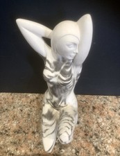 Statuette en marbre blanc - Femme Nue - Signée "Drake",
