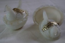 Salière et poivrière - Poule dans leur panier - opale véritable - blanc