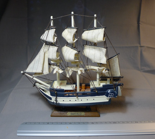 Maquette petit bateau - en, bois