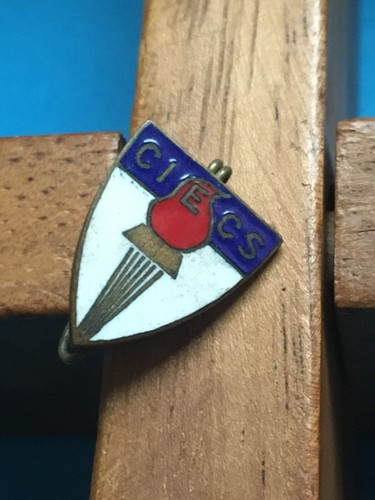 Ancien badge emaillé ciecs - ancien,