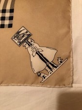 Très Beau carré burberrys en