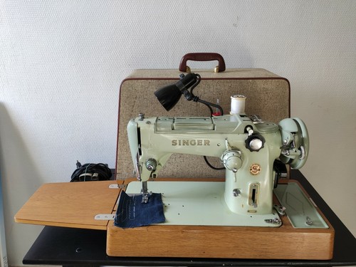 Machine coudre vintage - a,