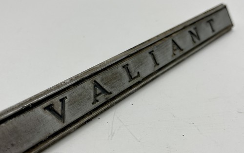 Valiant chrysler insigne - chrysler,