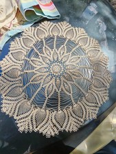 Napperon rond ancien au crochet fait main – coton ivoire – dentelle vintage – 40