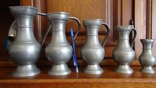 LOT de 5 PICHETS CRUCHES BROCS