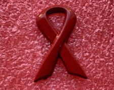 T29 Pins RUBAN ROUGE LUTTE