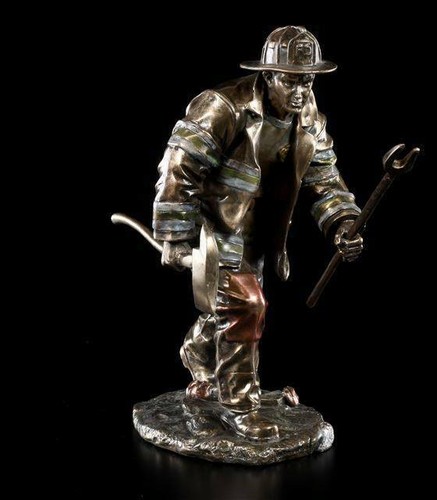 Figurine pompier avec hache - figurine,
