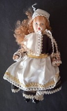 Poupée porcelaine vintage collection poupées du monde N° 14