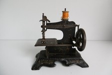 PETITE MACHINE A COUDRE D'ENFANT OU JOUET EN TÔLE - EPOQUE 1900 