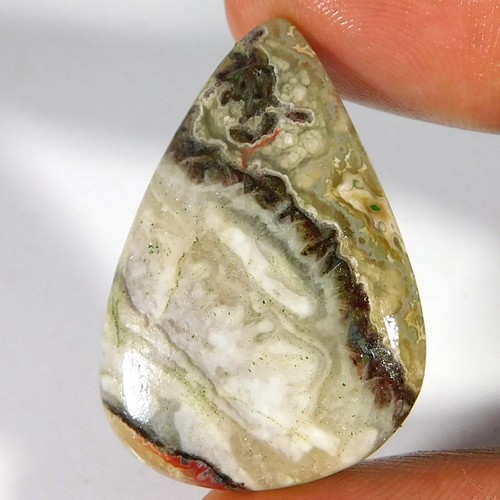 Pierre précieuse cabochon