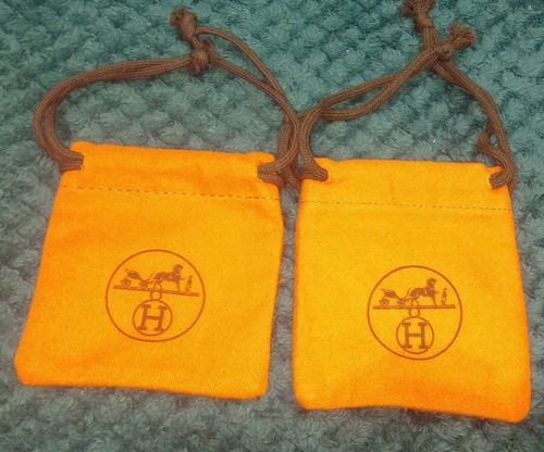 Deux housses hermès cm - deux, 8,5