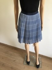 Jupe plissée bleue et blanche