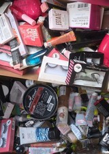 Lot Revendeur De 20 Produits De Beauté Pris Au Hasard.